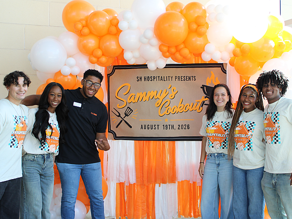 students and dining employees with balloons